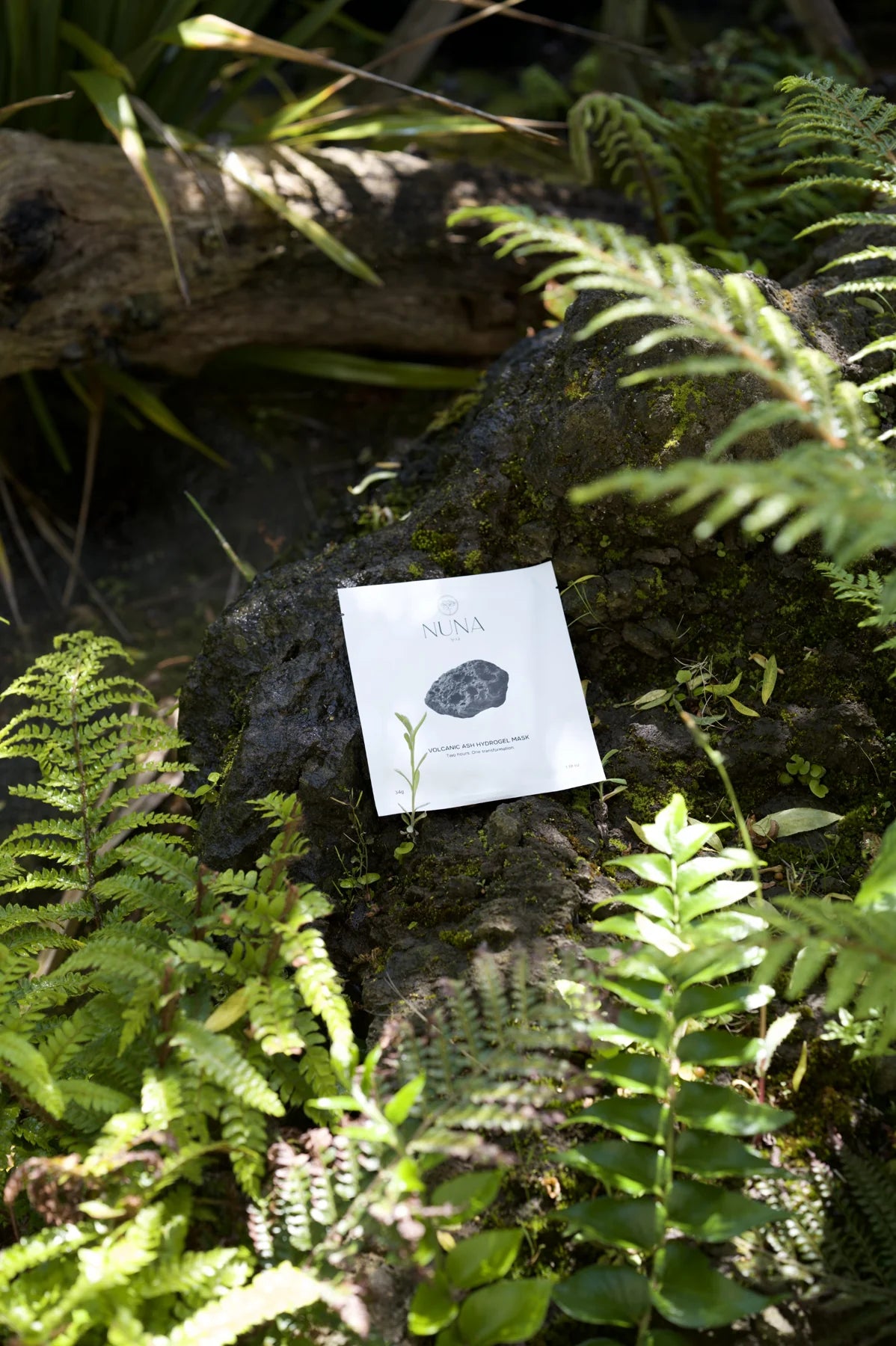 Volcanic Ash Hydrogel Mask — detail 2